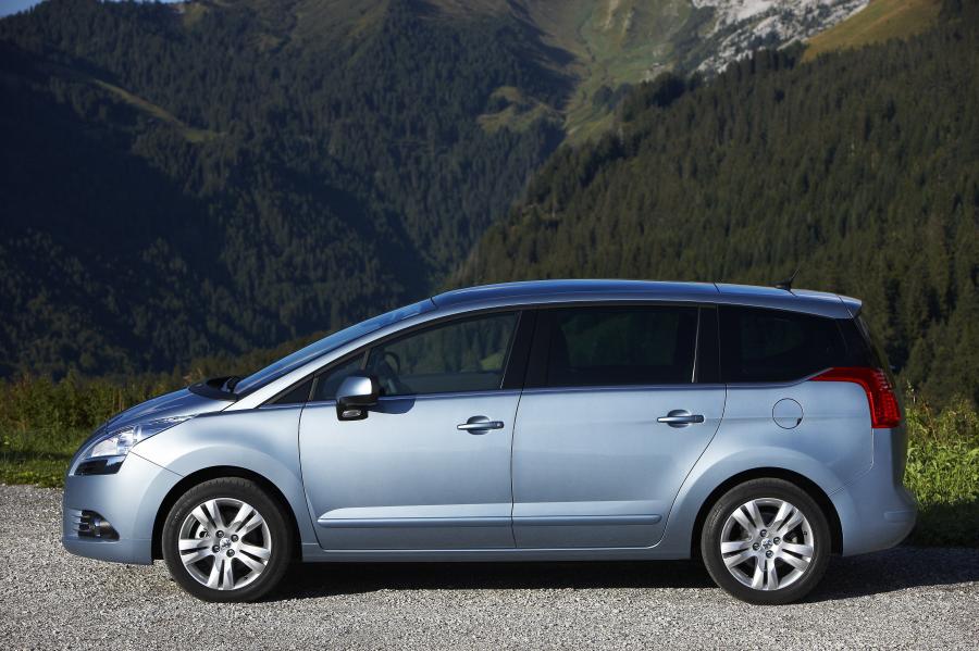  Peugeot 5008 2009 года  (фото 30 из 122)